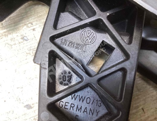 Педаль сцепления Audi A3 I (8L) 1996-2000  Audi A3 A3 I (8L) 1996-2000