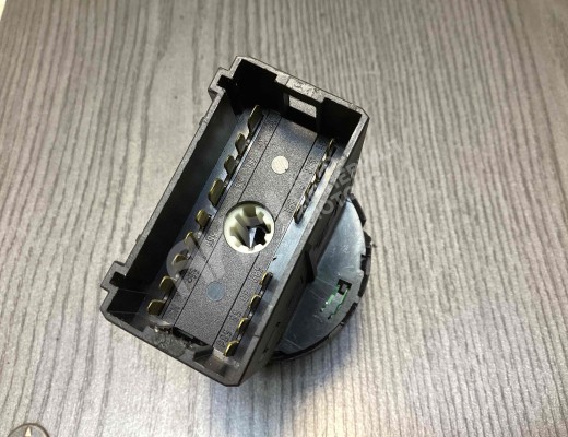 Переключатель света Volkswagen Golf IV (1J) 1997-2004  Volkswagen Golf Golf IV (1J) 1997-2004