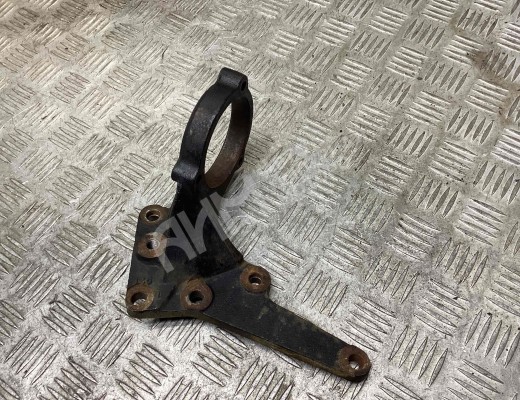 Кронштейн полуоси Nissan X-trail (T30) 2004-2007 рестайлинг  Nissan X-Trail X-trail (T30) 2004-2007 рестайлинг