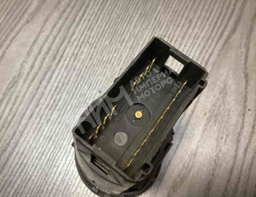 Переключатель света Audi A4 B6 (8EC, 8E5) 2000-2004  Audi A4 A4 B6 (8EC, 8E5) 2000-2004