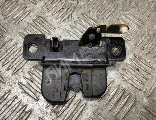 Замок багажника Volkswagen Passat B5 (3B) 1996-2000  Volkswagen Passat Passat B5 (3B) 1996-2000