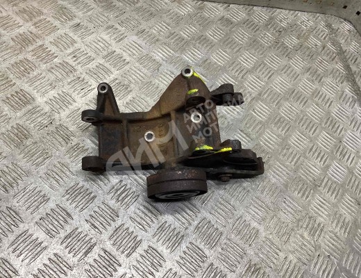 Кронштейн генератора Peugeot 806 1994-2002  Peugeot 806 806 1994-2002