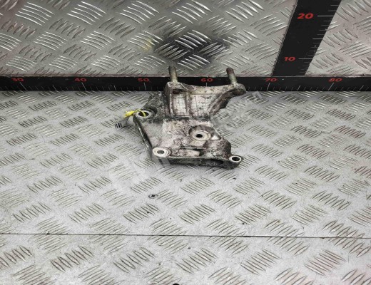 Кронштейн двигателя Peugeot 806 1994-2002  Peugeot 806 806 1994-2002
