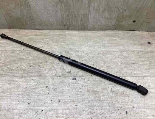 Амортизатор крышки багажника (3-5 двери) Volkswagen Golf IV (1J) 1997-2004  Volkswagen Golf Golf IV (1J) 1997-2004