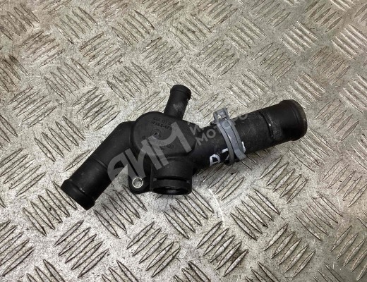 Фланец (тройник) системы охлаждения Volkswagen Golf IV (1J) 1997-2004  Volkswagen Golf Golf IV (1J) 1997-2004