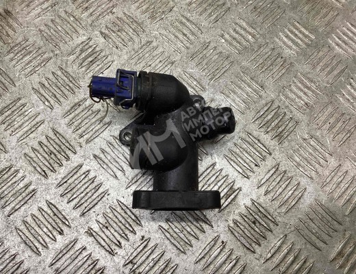 Фланец (тройник) системы охлаждения Volkswagen Passat B5 (3B) 1996-2000  Volkswagen Passat Passat B5 (3B) 1996-2000