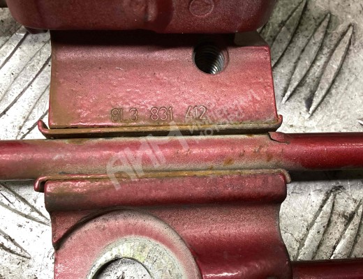 Петля двери передней правой Volkswagen Passat B5 (3B) 1996-2000  Volkswagen Passat Passat B5 (3B) 1996-2000