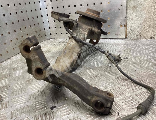 Кулак поворотный правый Volkswagen Passat B5+ (3B) 2000-2005 рестайлинг  Volkswagen Passat Passat B5+ (3B) 2000-2005 рестайлинг