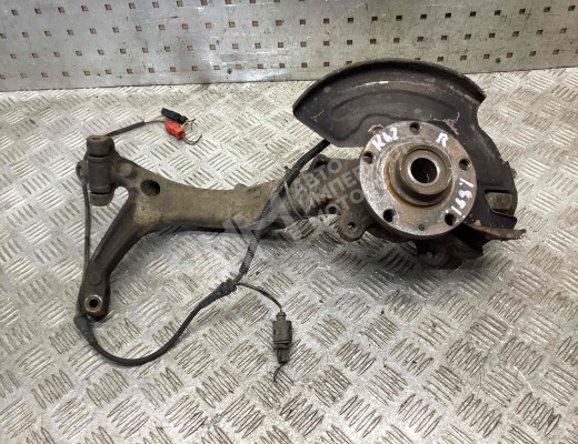 Кулак поворотный правый Volkswagen Passat B5+ (3B) 2000-2005 рестайлинг  Volkswagen Passat Passat B5+ (3B) 2000-2005 рестайлинг