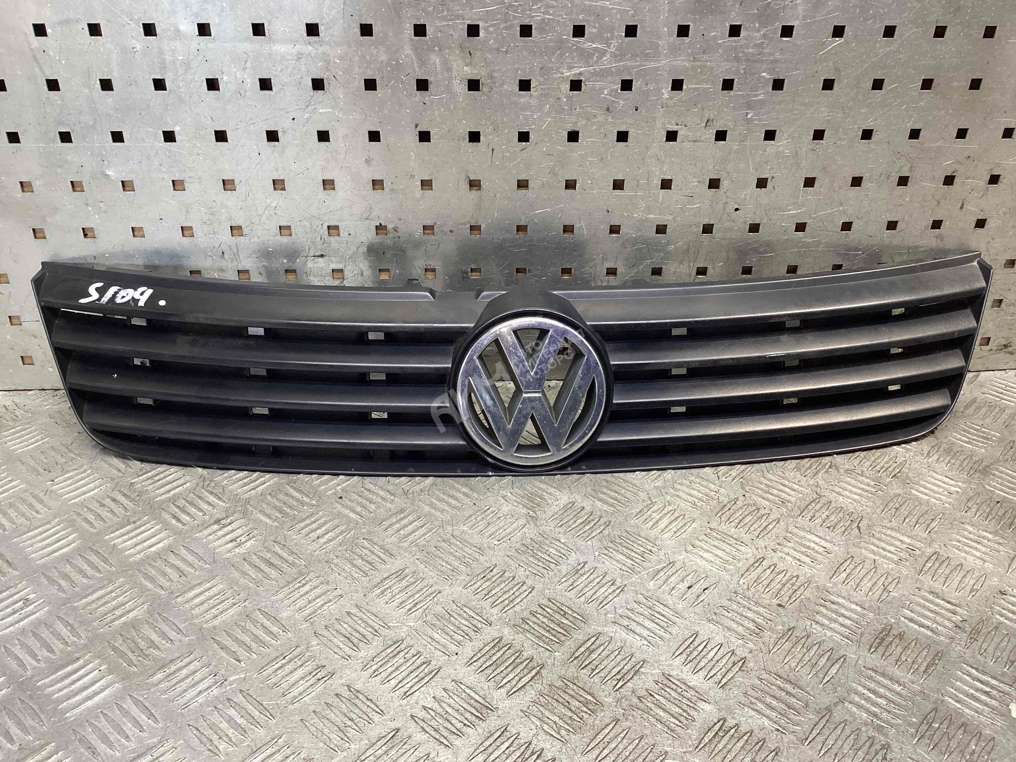 Решетка радиатора  Volkswagen Passat