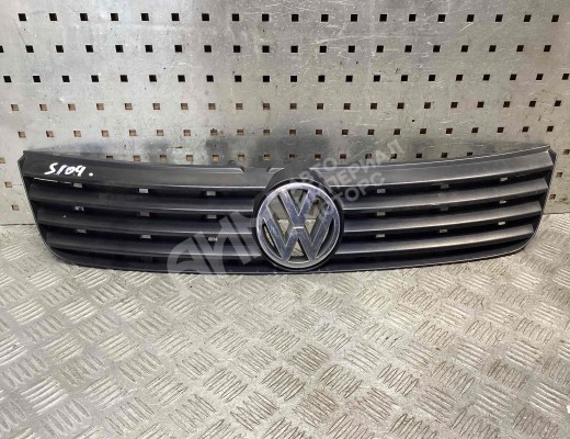 Решетка радиатора Volkswagen Passat B5 (3B) 1996-2000  Volkswagen Passat Passat B5 (3B) 1996-2000