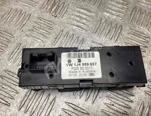 Блок управления стеклоподъемниками Volkswagen Passat B5 (3B) 1996-2000  Volkswagen Passat Passat B5 (3B) 1996-2000