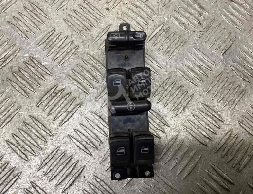 Блок управления стеклоподъемниками Volkswagen Passat B5 (3B) 1996-2000  Volkswagen Passat Passat B5 (3B) 1996-2000