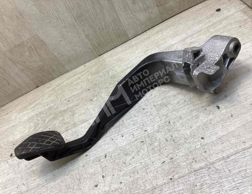 Педаль сцепления Volkswagen Passat B5+ (3B) 2000-2005 рестайлинг  Volkswagen Passat Passat B5+ (3B) 2000-2005 рестайлинг