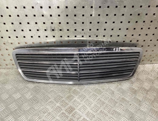 Решетка радиатора Mercedes C (W203) 2000-2004  Mercedes C C (W203) 2000-2004