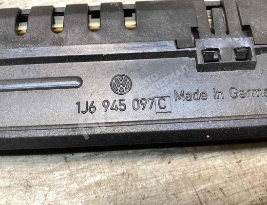 Стоп-сигнал Volkswagen Golf IV (1J) 1997-2004  Volkswagen Golf Golf IV (1J) 1997-2004