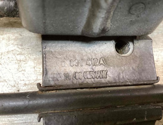 Петля двери передней правой Volkswagen Caddy III (2K) 2004-2010  Volkswagen Caddy Caddy III (2K) 2004-2010