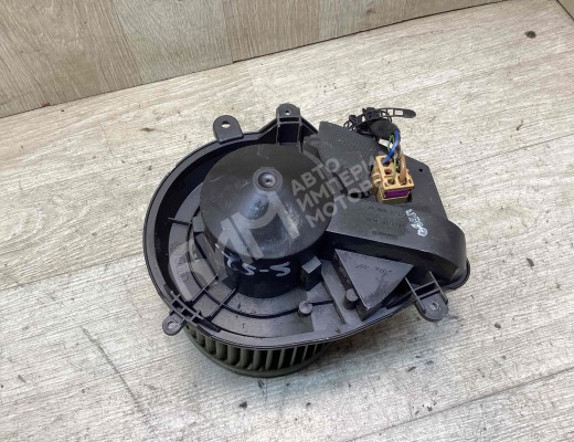 Моторчик печки Volkswagen Passat B5+ (3B) 2000-2005 рестайлинг  Volkswagen Passat Passat B5+ (3B) 2000-2005 рестайлинг