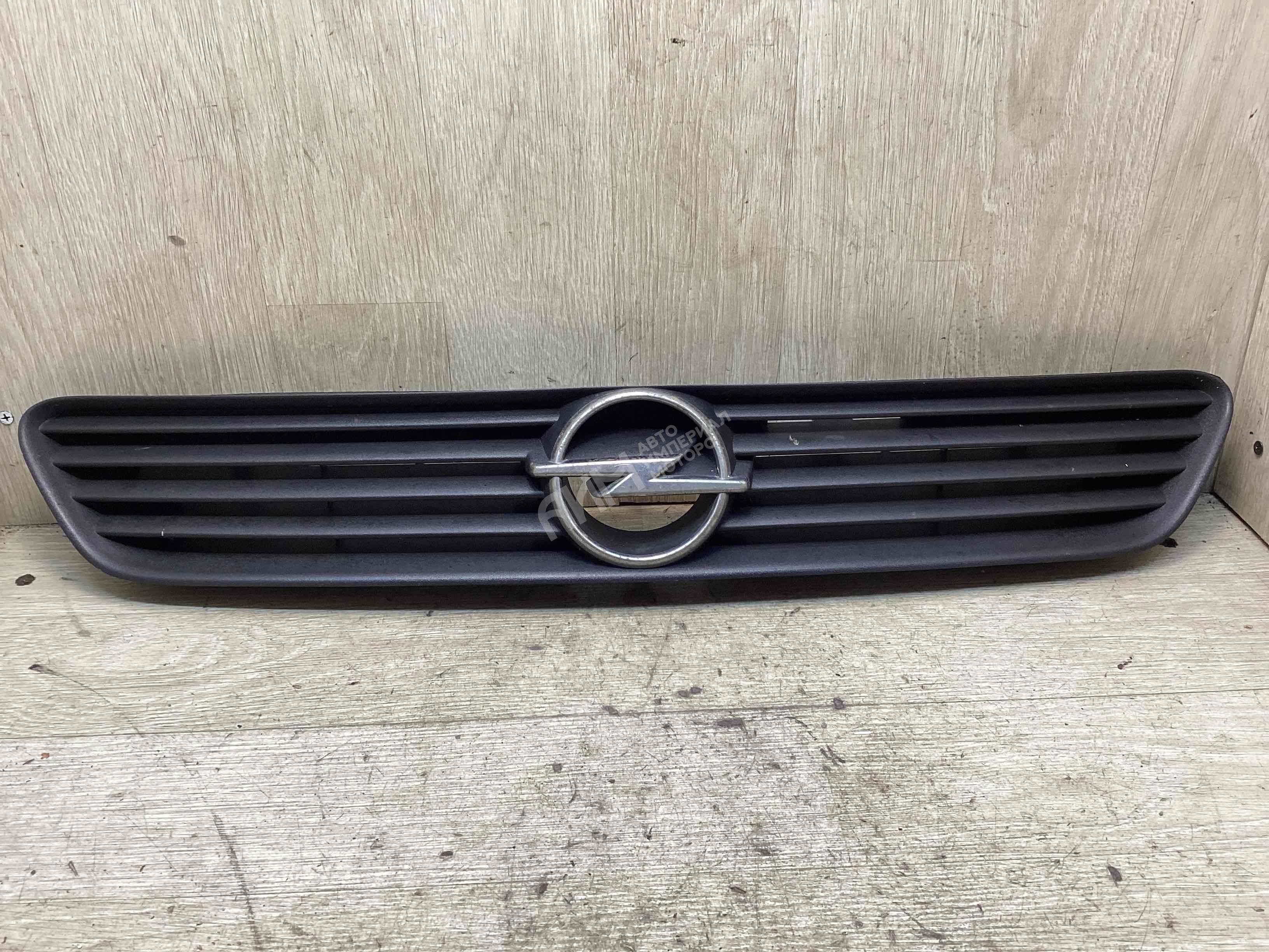 Решетка радиатора  Opel Astra