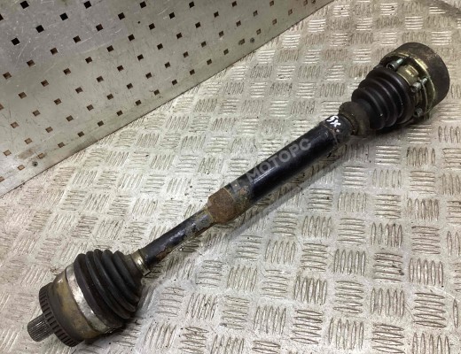 Полуось передняя правая (приводной вал, ШРУС) Volkswagen Passat B5 (3B) 1996-2000  Volkswagen Passat Passat B5 (3B) 1996-2000