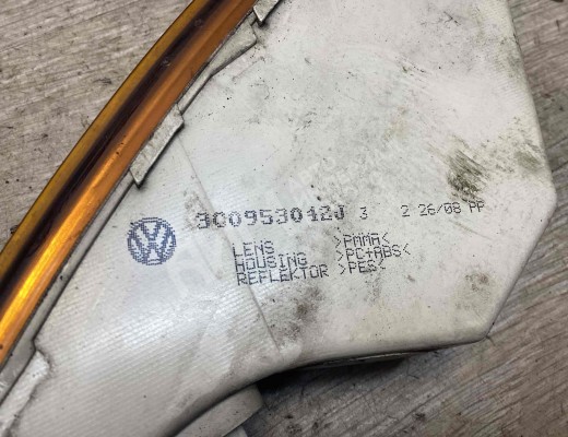 Поворотник правый Volkswagen Passat B6 (3C) 2005-2010  Volkswagen Passat Passat B6 (3C) 2005-2010