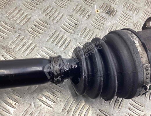Полуось передняя левая (приводной вал, ШРУС) Audi A4 B6 (8EC, 8E5) 2000-2004  Audi A4 A4 B6 (8EC, 8E5) 2000-2004