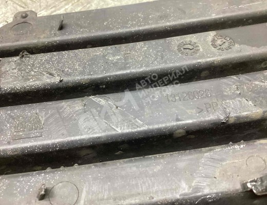Заглушка (решетка) в бампер передний Opel Astra H 2004-2007  Opel Astra Astra H 2004-2007