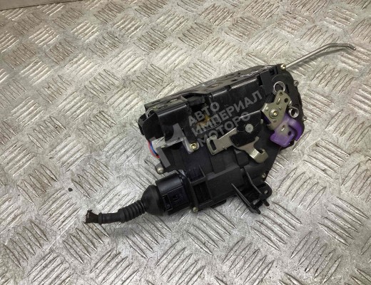 Замок двери передней левой Audi A4 B6 (8EC, 8E5) 2000-2004  Audi A4 A4 B6 (8EC, 8E5) 2000-2004