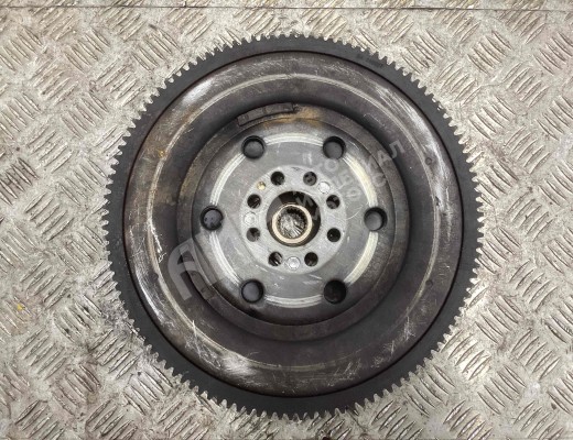 Маховик Audi A6 C5 (4B) 2001-2004 рестайлинг  Audi A6 A6 C5 (4B) 2001-2004 рестайлинг
