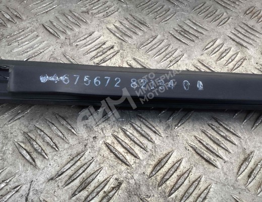 Молдинг стекла двери передней правой внутренний Chrysler Voyager III (GS) 1995-2001  Chrysler Voyager Voyager III (GS) 1995-2001