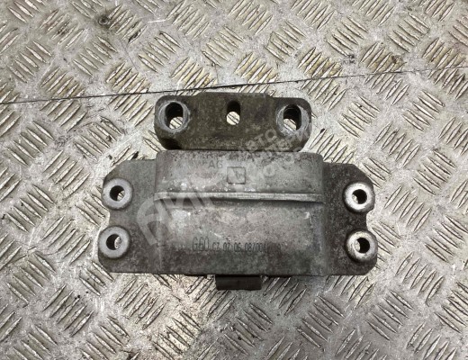 Подушка крепления КПП Volkswagen Caddy III (2K) 2004-2010  Volkswagen Caddy Caddy III (2K) 2004-2010