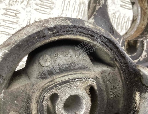 Кронштейн полуоси Peugeot 307 (3A/3H) 2001-2005  Peugeot 307 307 (3A/3H) 2001-2005