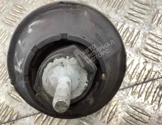 Подушка крепления двигателя Volkswagen Passat B5 (3B) 1996-2000  Volkswagen Passat Passat B5 (3B) 1996-2000