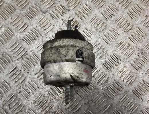 Подушка крепления двигателя Volkswagen Passat B5 (3B) 1996-2000  Volkswagen Passat Passat B5 (3B) 1996-2000