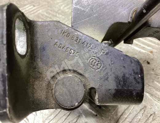 Петля двери передней правой Volkswagen Golf V (1K) 2004-2009  Volkswagen Golf Golf V (1K) 2004-2009