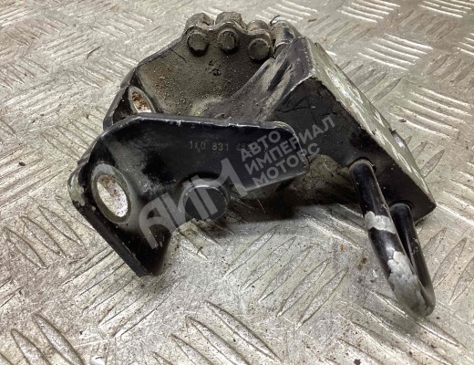 Петля двери передней правой Volkswagen Golf V (1K) 2004-2009  Volkswagen Golf Golf V (1K) 2004-2009