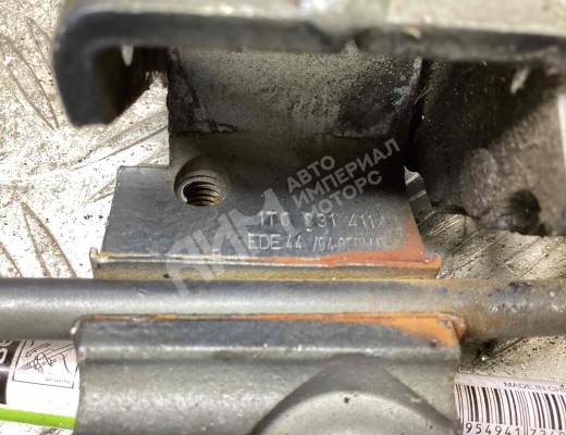 Петля двери передней левой Volkswagen Caddy III (2K) 2004-2010  Volkswagen Caddy Caddy III (2K) 2004-2010