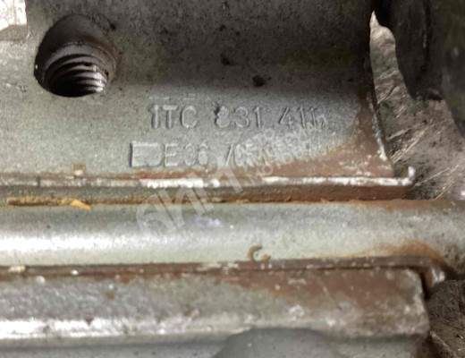 Петля двери передней левой Volkswagen Touran I (1T) 2003-2006  Volkswagen Touran Touran I (1T) 2003-2006