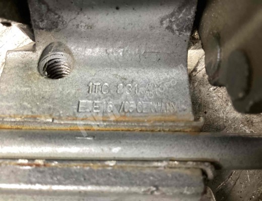 Петля двери передней левой Volkswagen Touran I (1T) 2003-2006  Volkswagen Touran Touran I (1T) 2003-2006