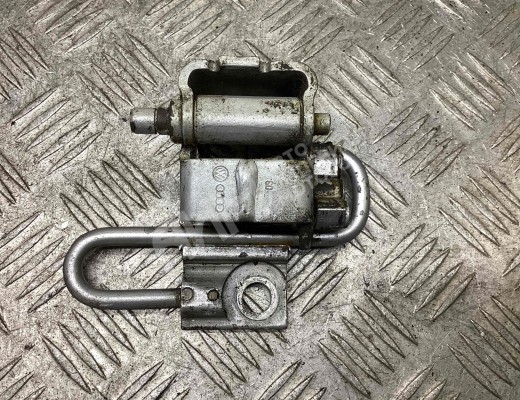 Петля двери передней левой Audi A4 B7 (8EC, 8ED) 2004-2008  Audi A4 A4 B7 (8EC, 8ED) 2004-2008