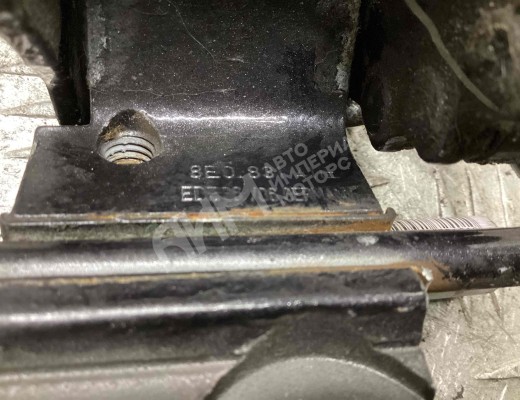 Петля двери передней левой Audi A6 C6 (4F) 2004-2008  Audi A6 A6 C6 (4F) 2004-2008