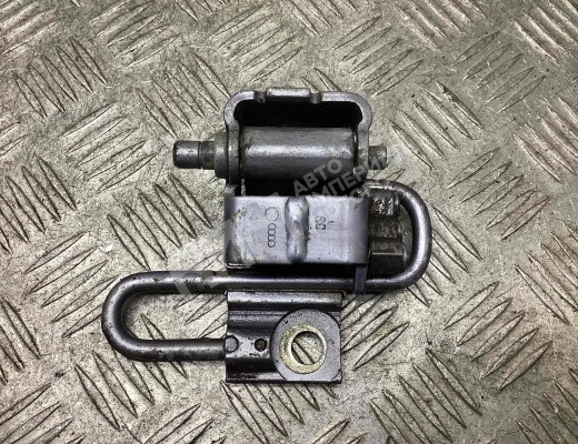 Петля двери передней левой Audi A4 B7 (8EC, 8ED) 2004-2008  Audi A4 A4 B7 (8EC, 8ED) 2004-2008
