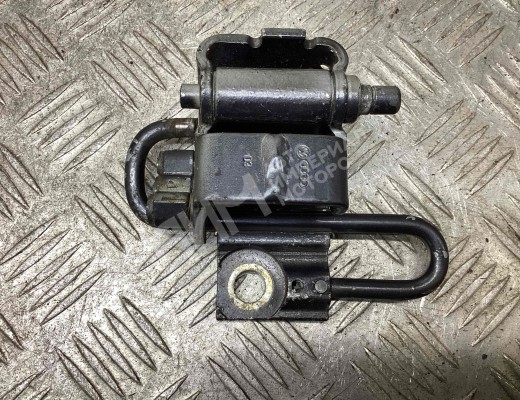 Петля двери передней правой  Audi A4 B7 (8EC, 8ED) 2004-2008