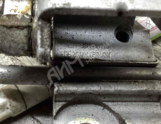 Петля двери передней правой Audi A4 B7 (8EC, 8ED) 2004-2008  Audi A4 A4 B7 (8EC, 8ED) 2004-2008