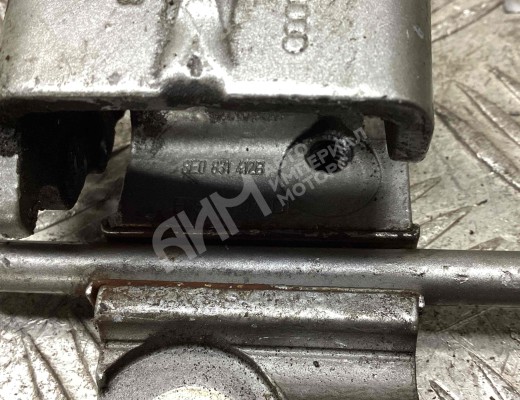 Петля двери передней правой Audi A6 C6 (4F) 2004-2008  Audi A6 A6 C6 (4F) 2004-2008