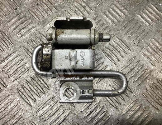 Петля двери передней правой  Audi A4 B7 (8EC, 8ED) 2004-2008