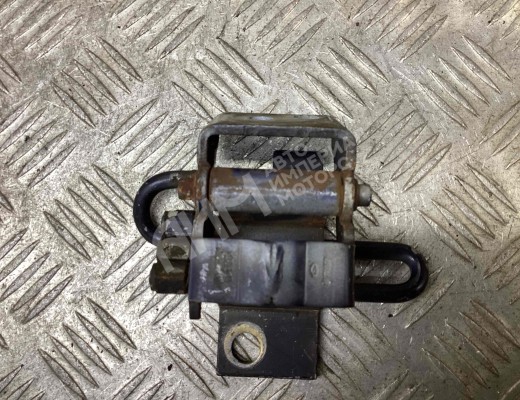 Петля двери передней правой  Audi A4 B5 (8D) 1994-1999