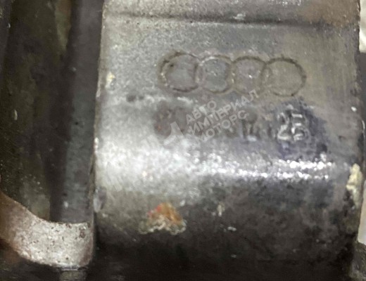 Петля двери передней правой Audi A4 B5 (8D) 1994-1999  Audi A4 A4 B5 (8D) 1994-1999