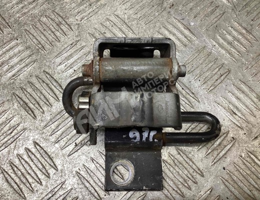 Петля двери передней правой  Audi A4 B5 (8D) 1994-1999