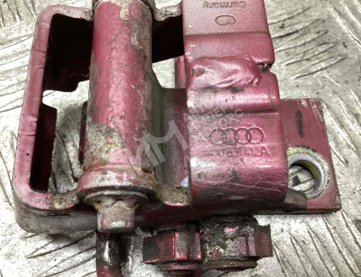Петля двери передней правой Audi A4 B5 (8D) 1994-1999  Audi A4 A4 B5 (8D) 1994-1999
